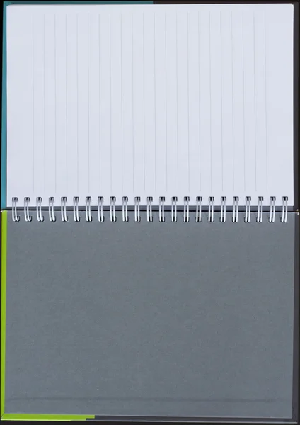Vista abierta del fondo del cuaderno con una encuadernación en espiral — Foto de Stock