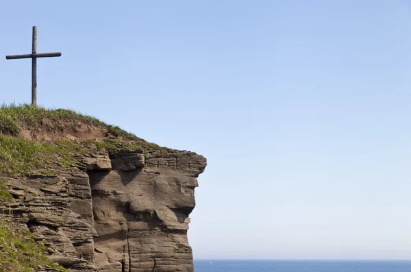 Cross on the rock — Stock Photo, Image