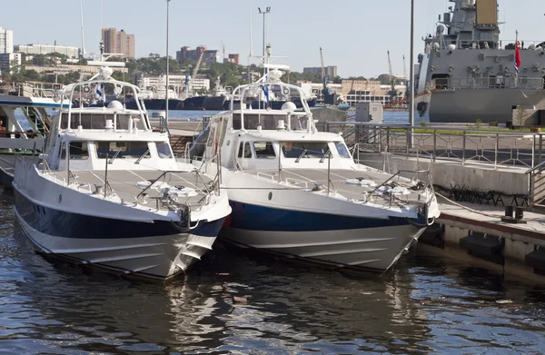 El barco en el amarre —  Fotos de Stock