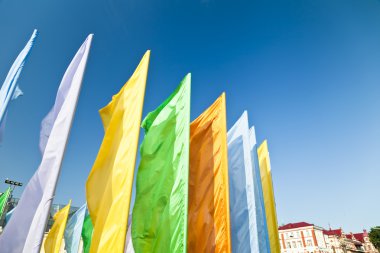 çok renkli bayraklar