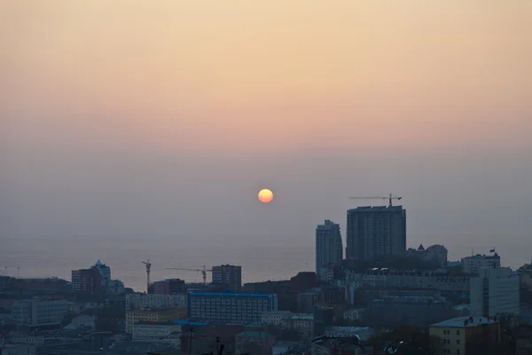Місто на заході сонця — стокове фото