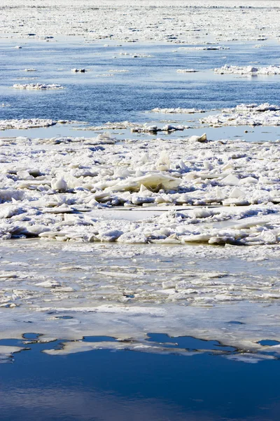 Дрейф льда — стоковое фото