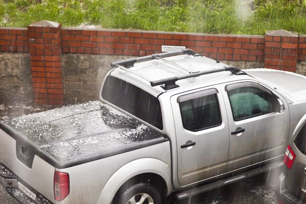 Hagel mit dem Regen — Stockfoto