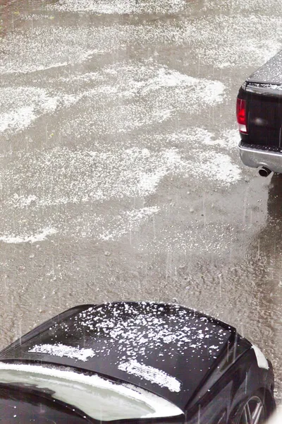 Hagel mit dem Regen — Stockfoto