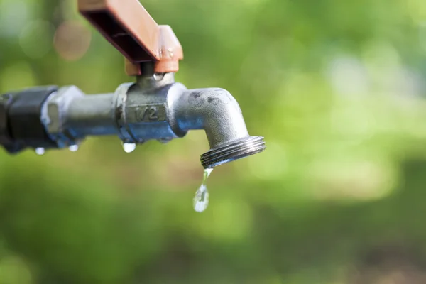 Wasserhahn — Stockfoto