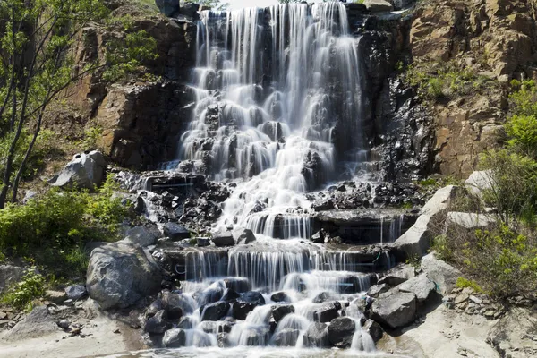 Chutes dans les montagnes — Photo