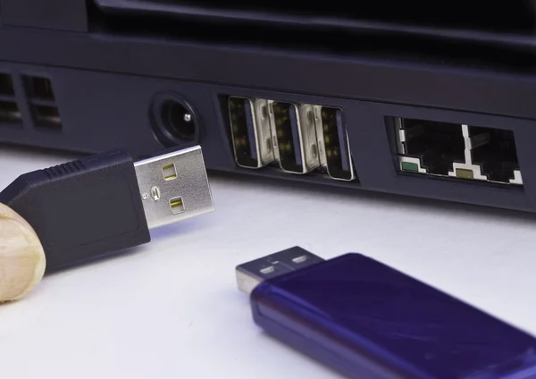 Związane pamięci USB do komputera — Zdjęcie stockowe