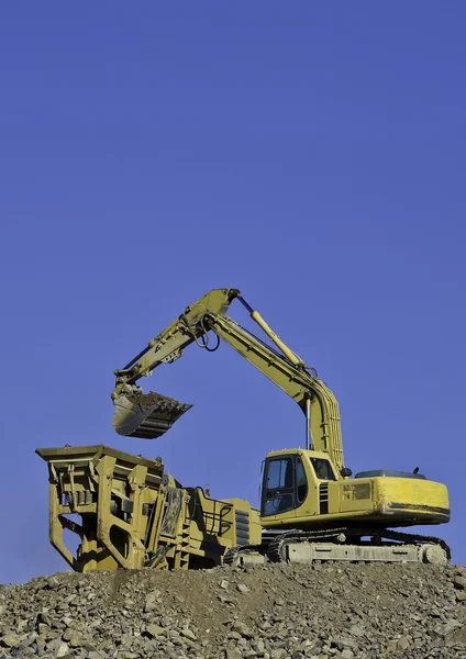 Earth moving equipment in operation — Stock Photo, Image