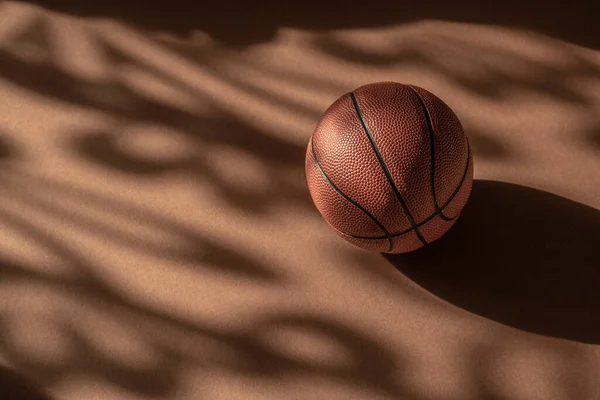 New Basketball Ball Brown Court Floor Natural Lighting Workout Online — Stock Photo, Image