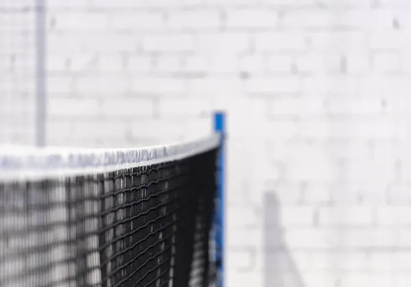 Pádlujte Tenis Tenisovou Síť Modrém Kurtu Koncept Tenisové Soutěže Horizontální — Stock fotografie