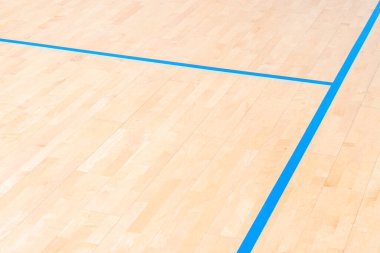 Tahta zemin basketbol, badminton, futsal, hentbol, voleybol, futbol, futbol sahası. Spor salonunun ahşap zemini, ahşap zemin üzerinde mavi çizgiler, spor salonu.