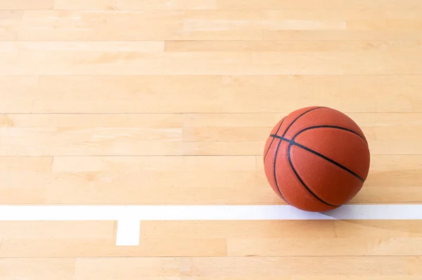 Baloncesto Suelo Cancha Madera Con Iluminación Natural Concepto Entrenamiento Línea — Foto de Stock