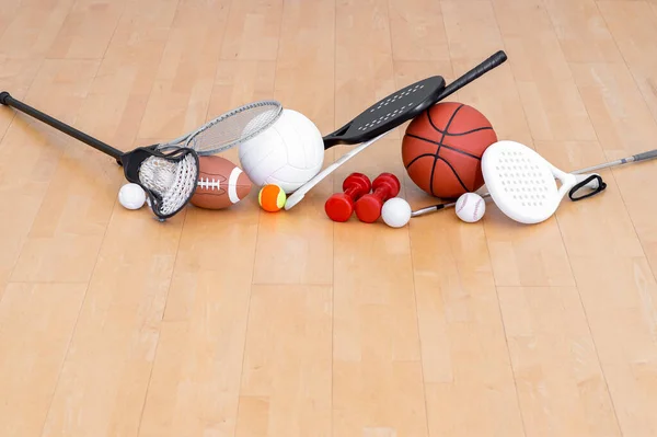 Sports Equipment Rackets Balls Hardwood Court Floor Horizontal Education Sport — Stockfoto