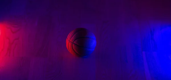 Balle Basket Isolée Sur Fond Sombre Bannière Néon Bleue Affiche — Photo