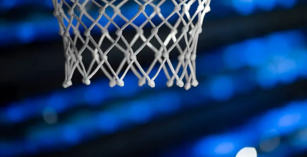 Filet Basket Swooshing Vide Gros Plan Avec Fond Bleu Affiche — Photo