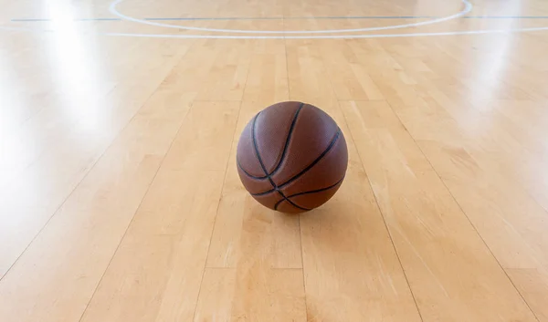 Baloncesto Suelo Cancha Madera Con Iluminación Natural Cartel Temático Deporte — Foto de Stock