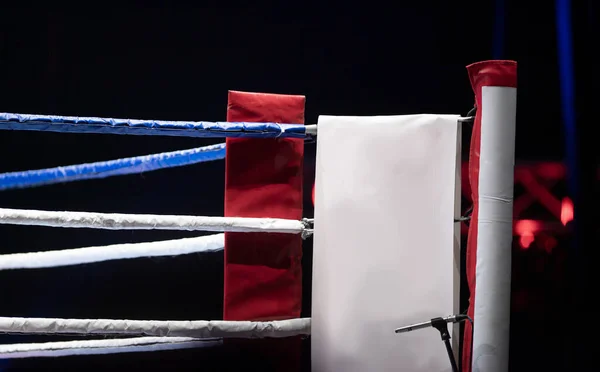 Boxe Muay Thai Cordas Anel Kickboxing Com Foco Embaçamento Cartaz — Fotografia de Stock