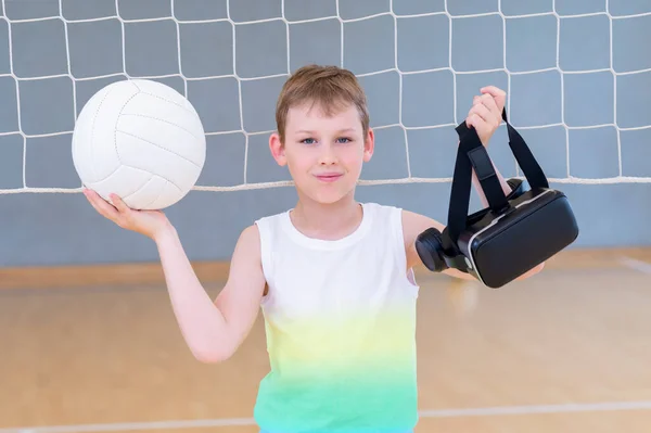 School Kid Interactive Glasses Playing Volleyball Physical Education Lesson Horizontal — 스톡 사진