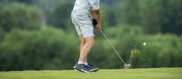 Profesjonalny Golfista Akcji Horyzontalny Klub Sportowo Golfowy Plakat Tematyczny Kursu — Zdjęcie stockowe