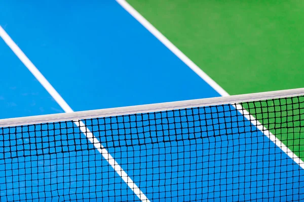 테니스 네트에 테니스 스포츠 포스터 인사말 사이트 — 스톡 사진