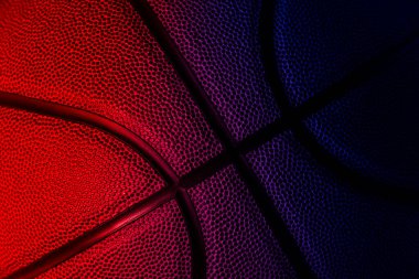 Basketbol topu dokusunun yakın plan detayları. Neon sanatı konsepti. Yatay spor temalı poster, tebrik kartları, başlıklar, web sitesi ve uygulama