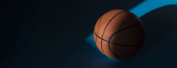 Ibrown Nieuwe Basketbal Met Natuurlijke Verlichting Blauwe Achtergrond Sport Team — Stockfoto