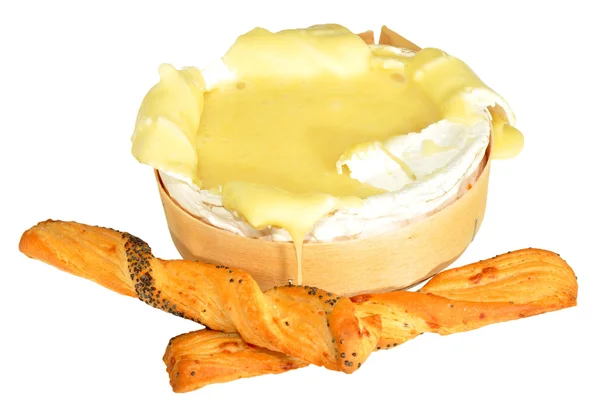 Сыр и хлебные палочки Камамбер — стоковое фото