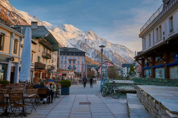 Uma Paisagem Cidade Chamonix Mont Blanc Pôr Sol Com Montanha — Fotografia de Stock