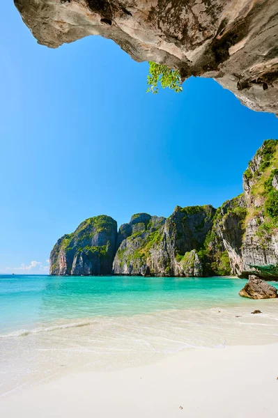 Paisaje Maya Bay Día Soleado Sin Gente Tailandia — Foto de Stock