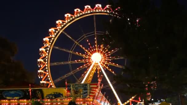 Defocused light bulbs at night as backgound, Out of Focus Traffic, attractions. — Stock Video