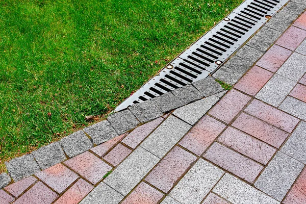 Drainage Grate Bolted Storm Drain Corner Pedestrian Pavement Walk Way — Stock Photo, Image