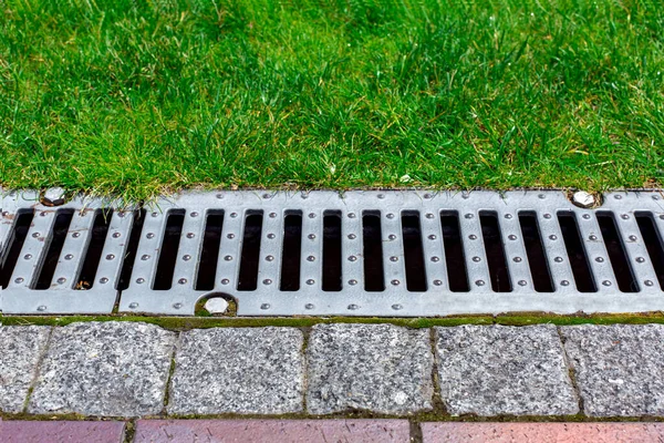 Gray Grating Drainage System Drainage Rainwater Park Edge Sidewalk Granite — Stock Photo, Image
