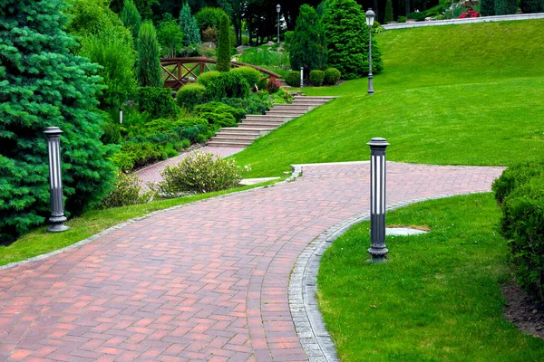 Eisen Boden Laterne Und Poli Garten Beleuchtung Des Parks Gebogenen — Stockfoto