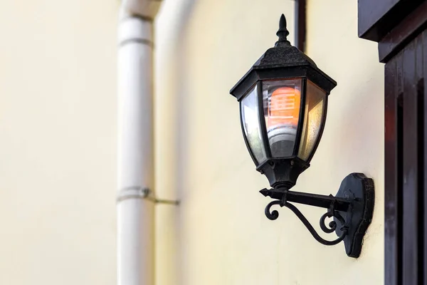 Lanterna Parede Ferro Preto Estilo Retro Com Sombra Vidro Brilho — Fotografia de Stock