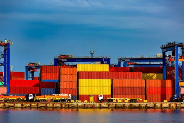 Lange Vrachtwagen Container Depot Import Export Gebied Haven Buurt Van — Stockfoto