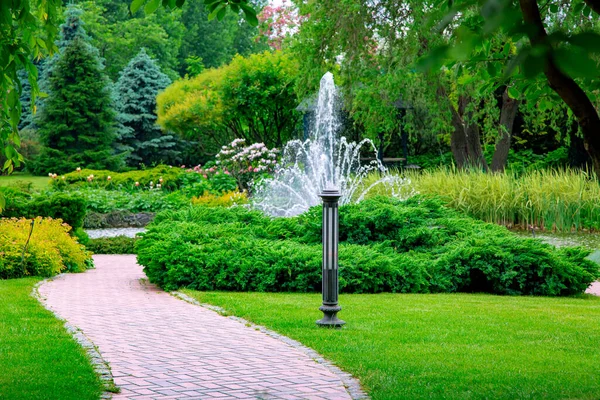 Walkway Stone Tiles Park Landscaping Green Plants Evergreen Bushes Iron — 图库照片
