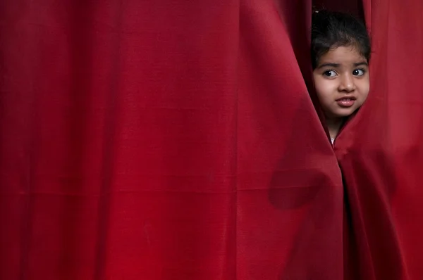 Little girl peeking — Stock Photo, Image