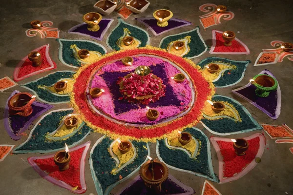 Diya med rangoli — Stockfoto