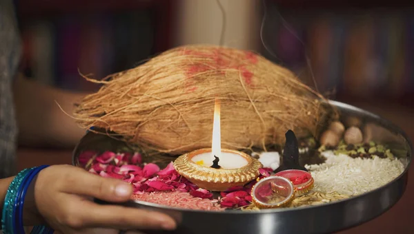 전통적인 pooja thali — 스톡 사진