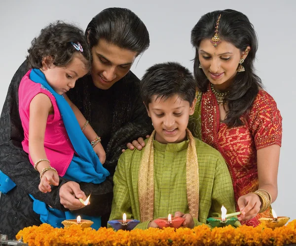Family celebrating diwali — Stock Photo, Image