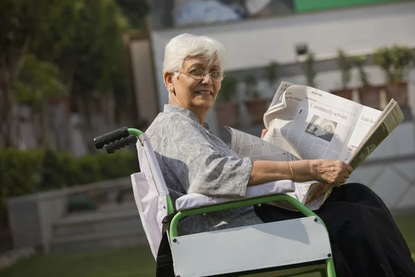 Paziente su una sedia a rotelle — Foto Stock