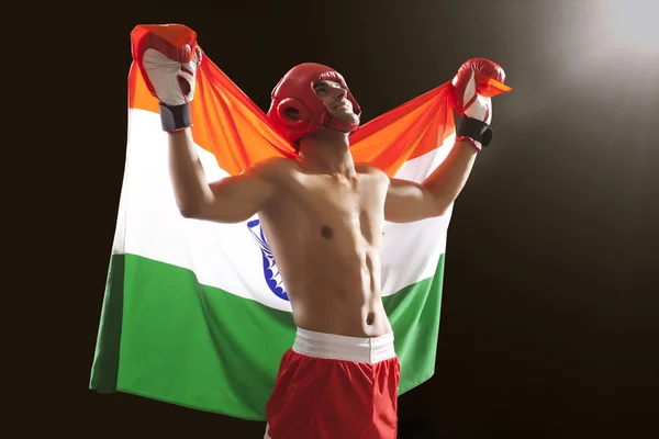 Joyeux boxeur avec drapeau indien — Photo