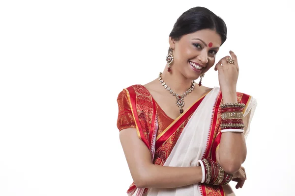 Wanita Bengali tersenyum — Stok Foto