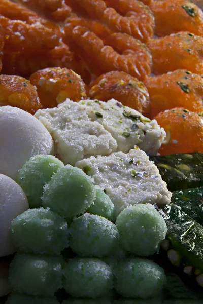 farklı renkli tatlılar