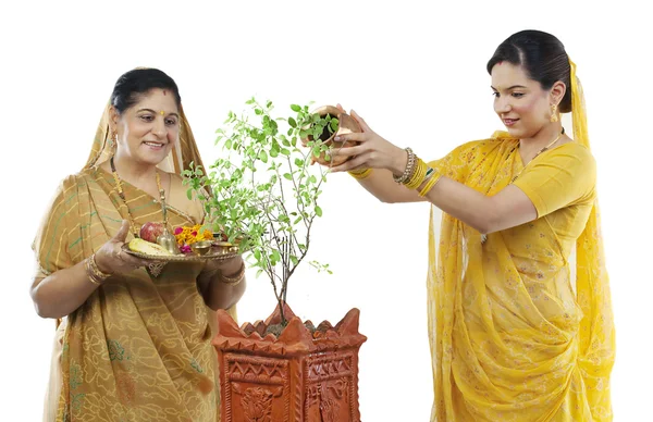 Mother and daughter making an offering — Stock Photo, Image
