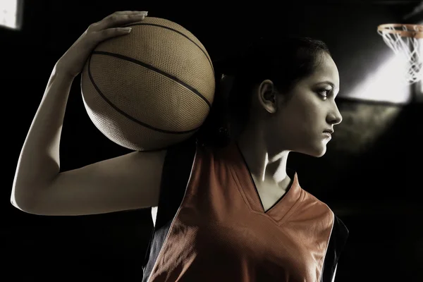 Girl posing with a basketball — Stock Photo, Image