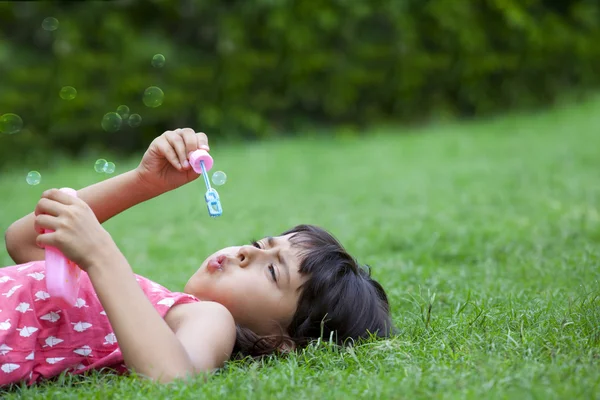 Little girl blowing bubbles — Stock Photo, Image