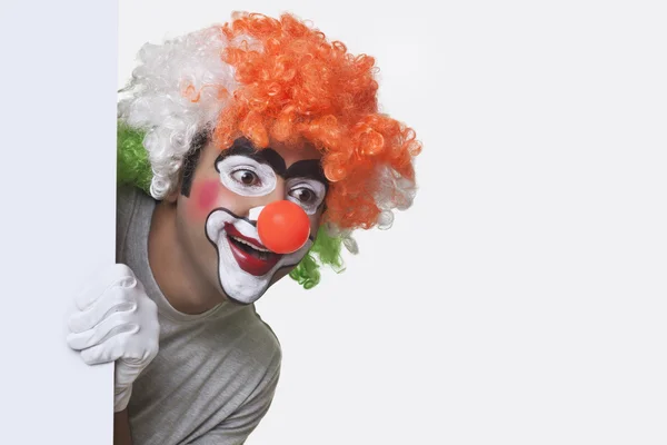 Leende unga manliga clown leende — Stockfoto