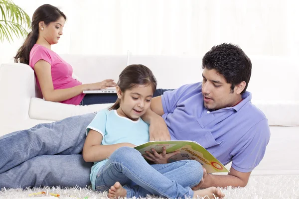 Father helping child in drawing — Stock Photo, Image