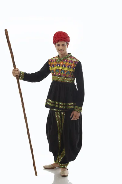 Mužské dandiya tanečník s holí — Stock fotografie